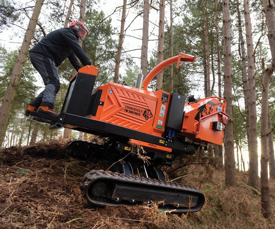 Timberwolf-TW-280TVGTR-Tracked-Wood-Chipper-tackling-uneven-and-sloping-terrain-900x750.jpg