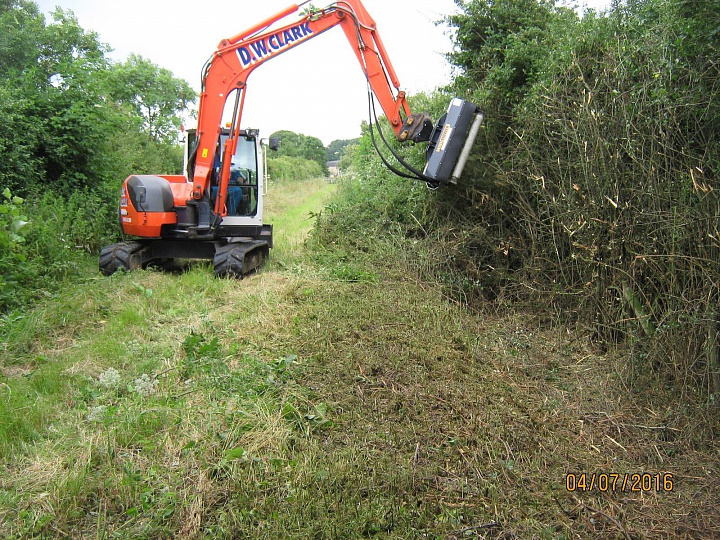 2020-05-12-09.13.29kosilka_na_excavator_01.jpg