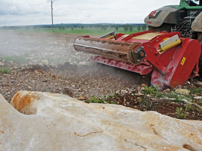 2020-06-04-20.40.33mulcher-rotovator-maxisoil-09.jpg